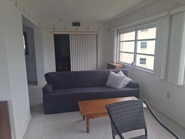 Foto del edificio - 4632 Marine Pkwy