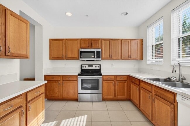 Photo - 770 Millbrae Ct Townhome