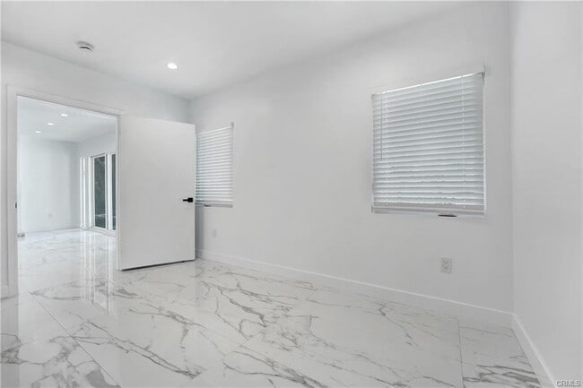 Building Photo - 2170 Sunset Plaza Dr