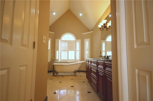 Building Photo - 3614 Robinson Walk Dr