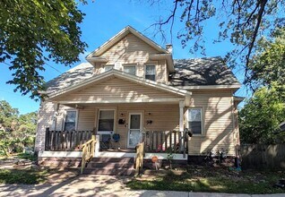 Building Photo - 204 W Larch Ave