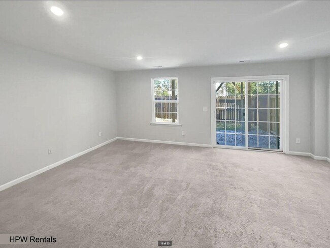 Building Photo - 3-Story End Unit Townhome with 3 Beds, 3 B...
