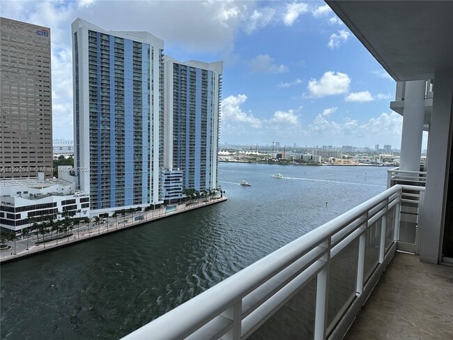 Foto del edificio - 901 Brickell Key Blvd