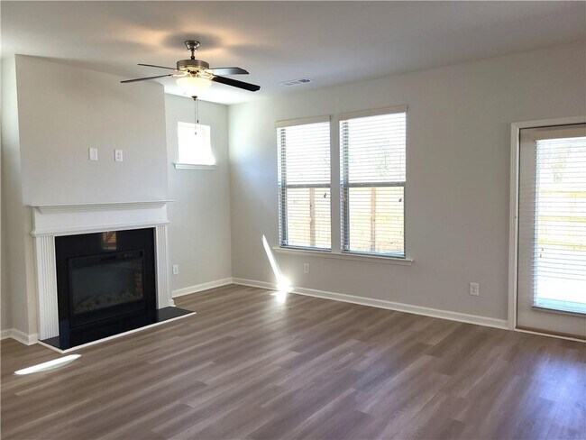 Building Photo - 4015 Garden Ln