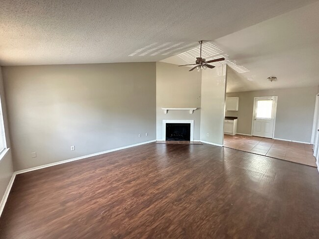 Building Photo - 3BR/2BA Memphis Rental with 1-Car Garage, Vaulted Ceilings & Tile Kitchen