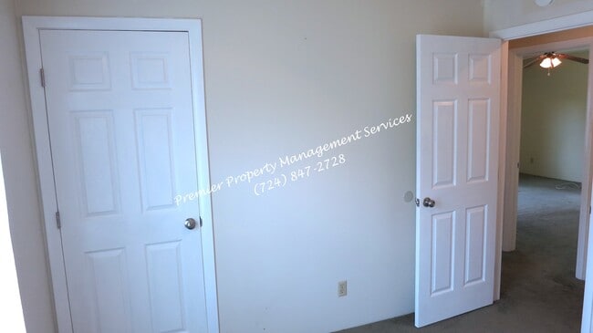Building Photo - 511 Upper Service Rd