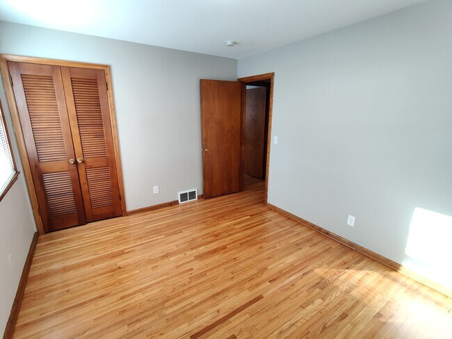 Bedroom 1 - 4216 Valley View Rd