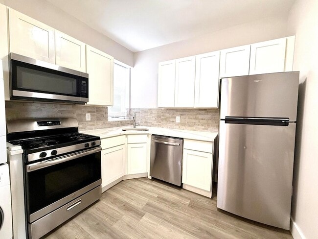 Photo - 6002 Hudson Avenue Unit 3 Apartment