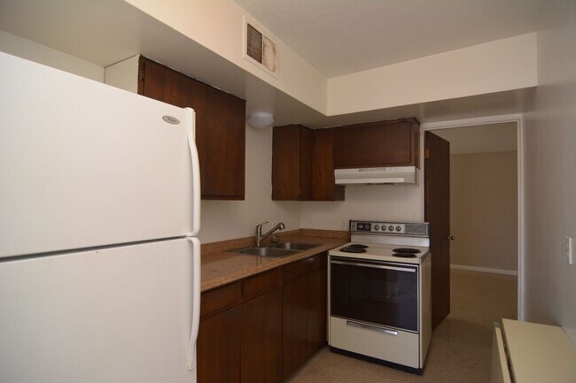 Foto del edificio - Charming 1 Bedroom 1 Bath Duplex! Great Ce...