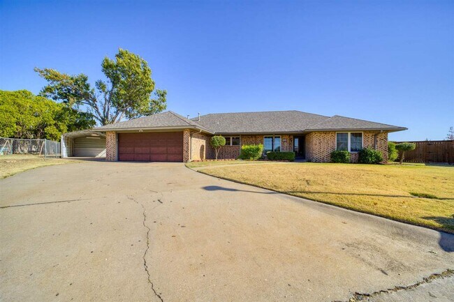 Foto del edificio - 308 SE Camelot Dr