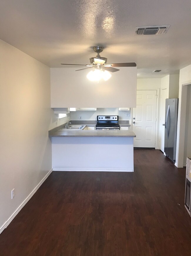 201 Joyce St Unit 201 B, Weatherford, TX 76085 Room for Rent in Weatherford, TX