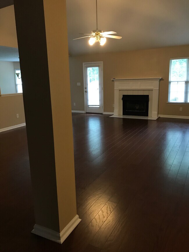 Foto del edificio - 110 Bridgeway Ln