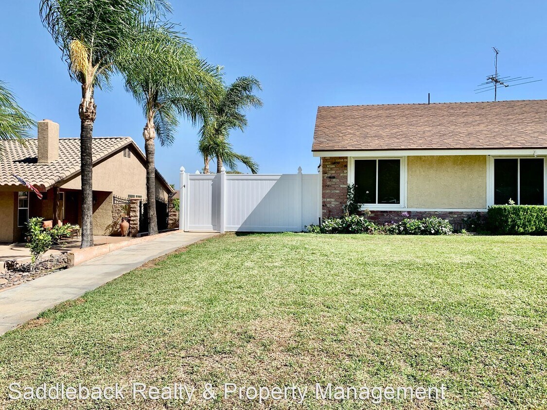 Primary Photo - 2137 S Buena Vista Ave