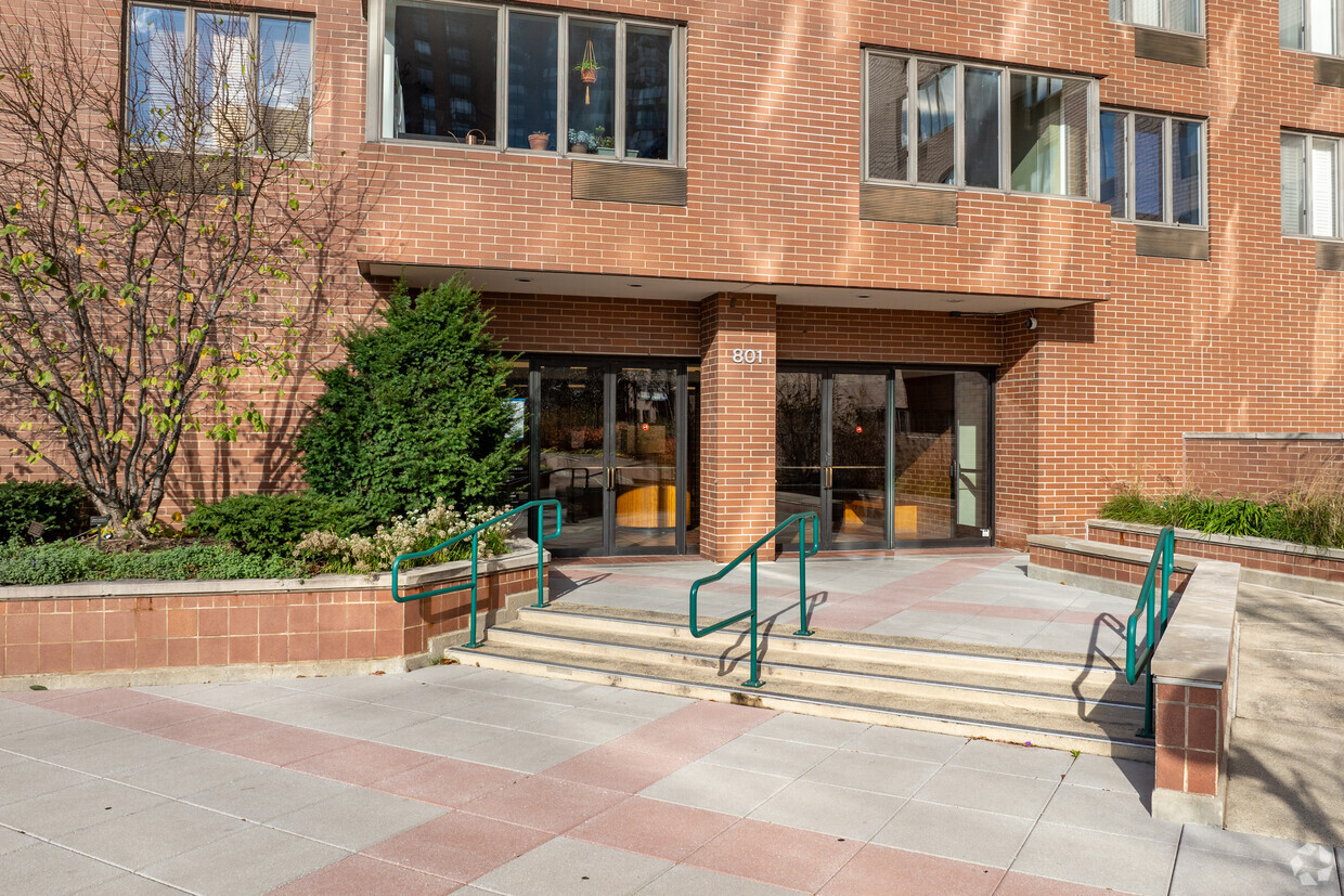 Entrance - The Terraces at Dearborn Park