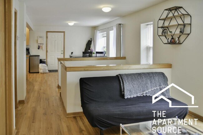 Building Photo - 3 bedroom in Chicago IL 60622