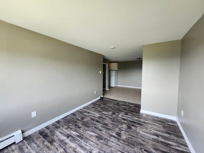 Building Photo - 7 Roxbury Dr