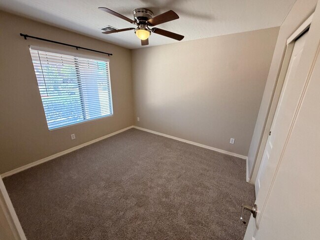 Building Photo - 12354 W Glenrosa Ave