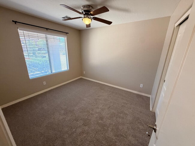 Foto del edificio - 12354 W Glenrosa Ave