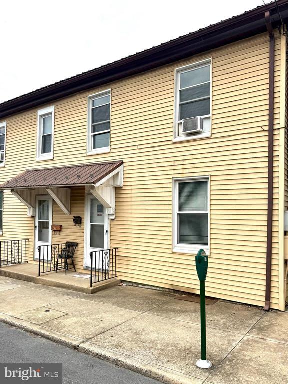 Primary Photo - 17 S Washington St