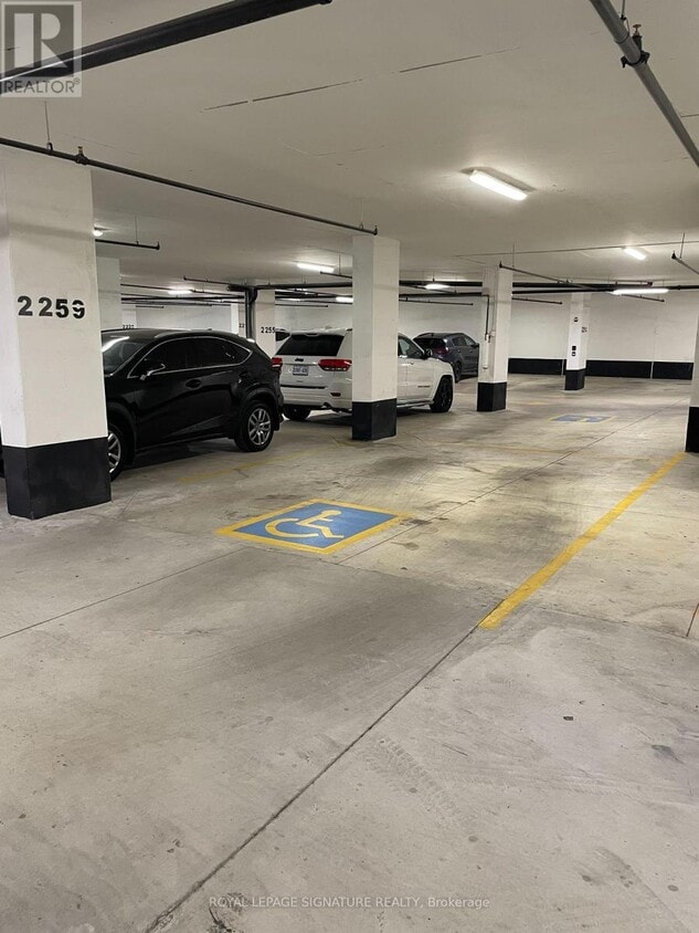 Photo du bâtiment - 60 George Butchart Dr