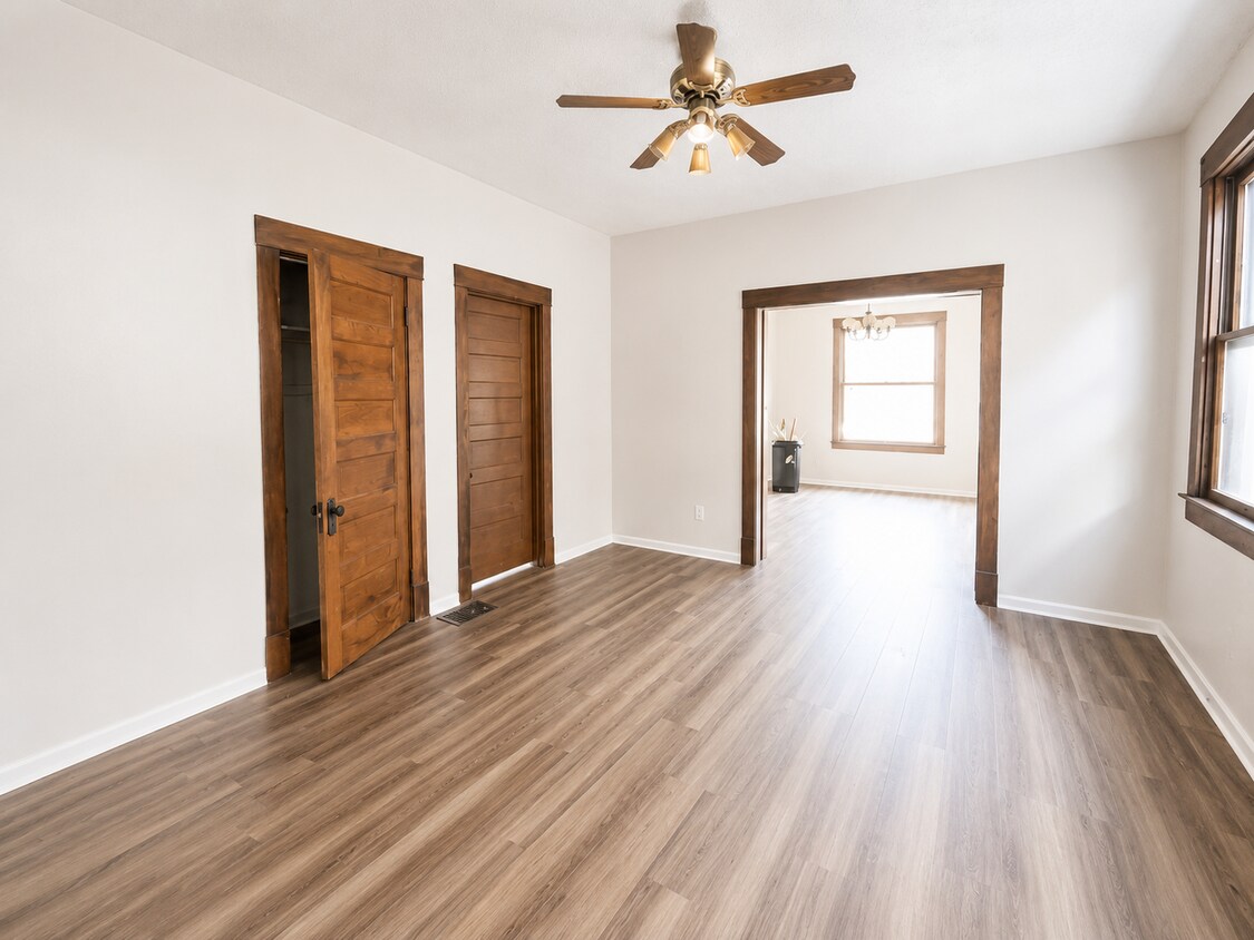 Foto del edificio - 2327 W Main St