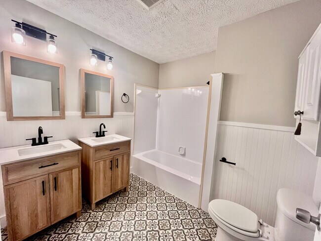 Foto del edificio - 1518 Columbia Cir