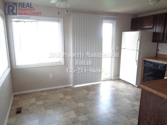 Building Photo - Great 3 Bedroom, 1 Bath Duplex
