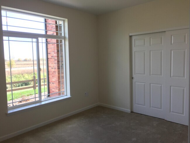 Building Photo - 804 Summer Hawk Dr