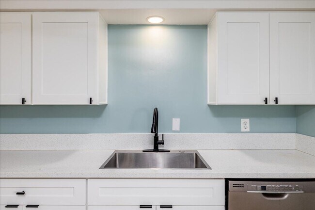 Building Photo - 44440 Acacia Dr