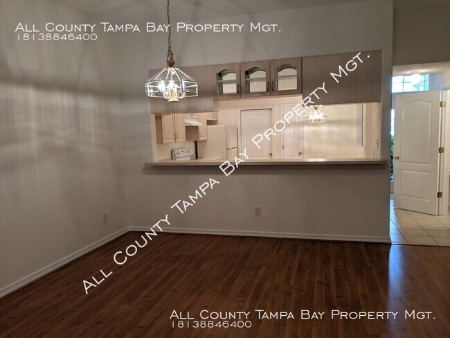 Building Photo - 3 bedroom 2.5 bath townhome in Carrollwood...