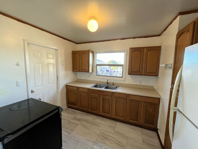 Foto del edificio - 905 W Harris St