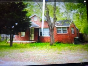 Building Photo - 1313 Winona Ave