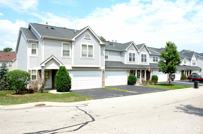 Building Photo - Whispering Oaks