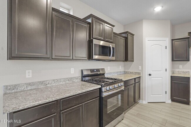 Building Photo - 14655 Pebble Hills Blvd