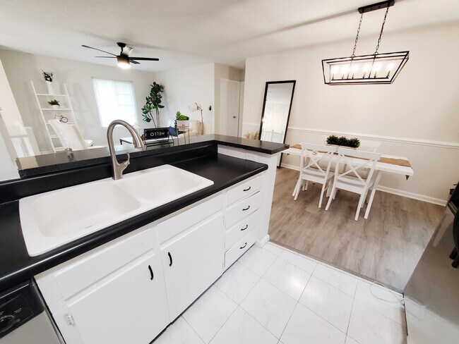 Building Photo - Room in Single Family Home on Henslowe Dr