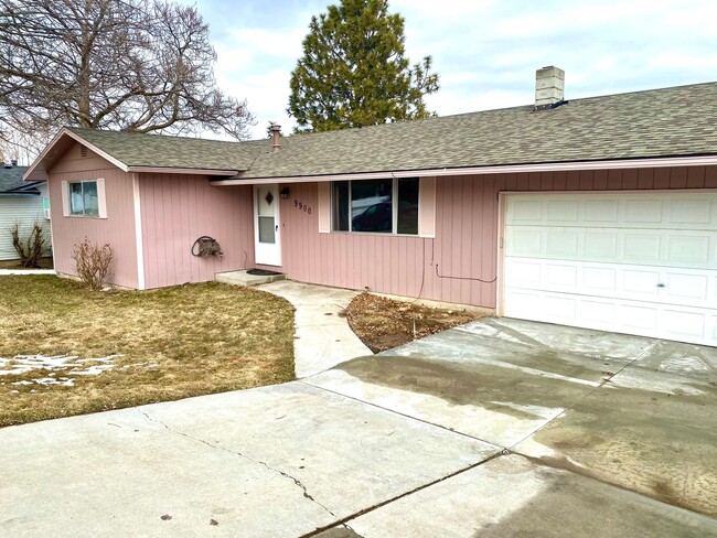 Building Photo - 4 Bedroom 2 Bath Home in South Boise