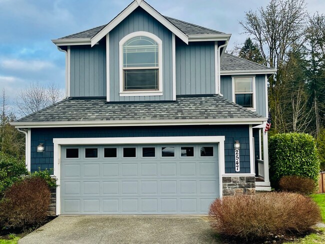 Building Photo - In town Poulsbo...close to everything! Bri...