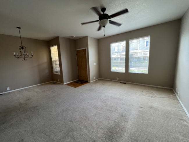 Building Photo - 184 Blue Bonnet Dr