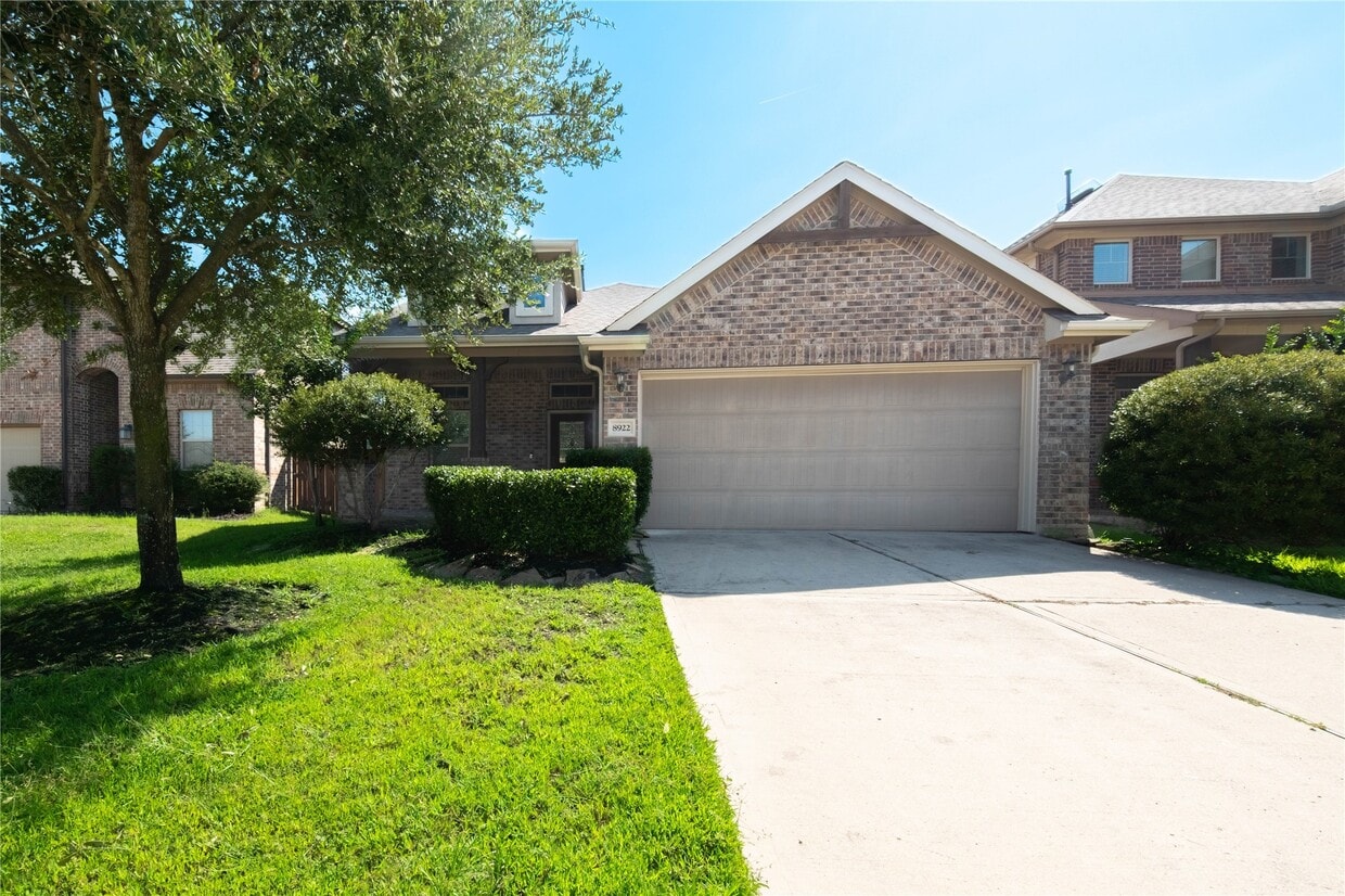Foto principal - 8922 Pinenut Dr