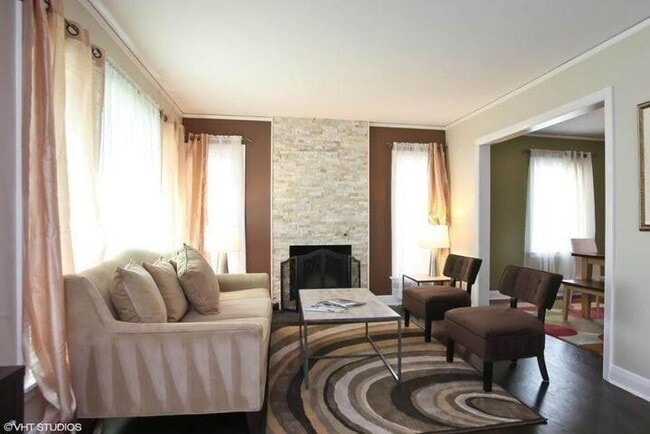 Foto del edificio - 908 E Hampton Rd