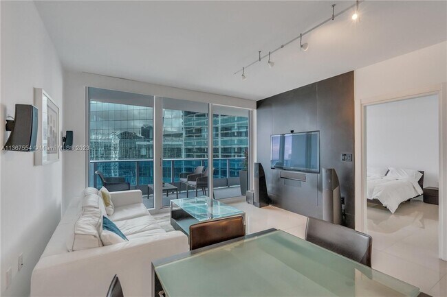 Building Photo - 200 Biscayne Blvd Way