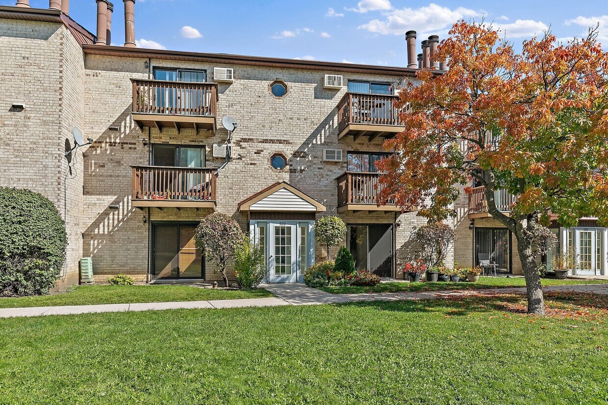 Primary Photo - 522 Spruce Dr