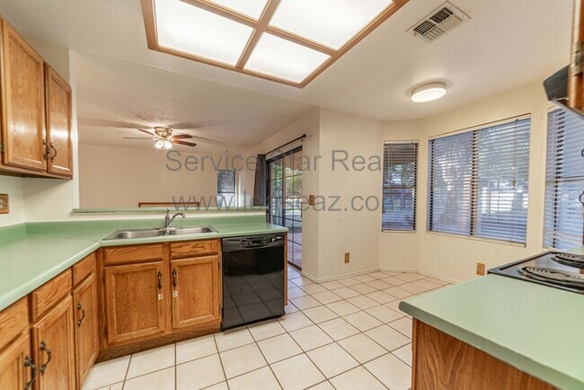 Building Photo - 613 N Sunflower Cir