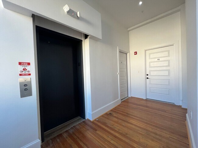Foto del edificio - 301 Campbell Ave SW