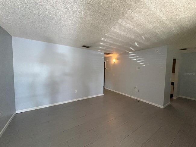 Building Photo - 477 Garden Dr N