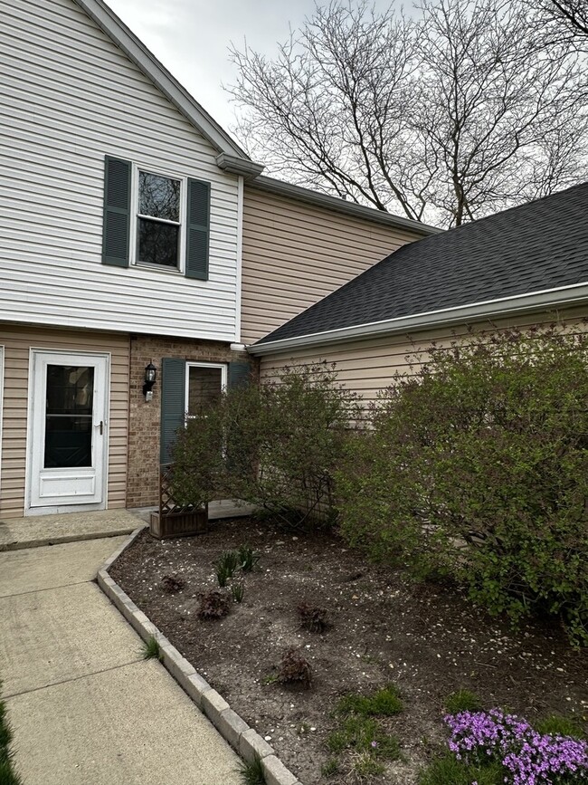 Building Photo - 2464 Devonshire Ct