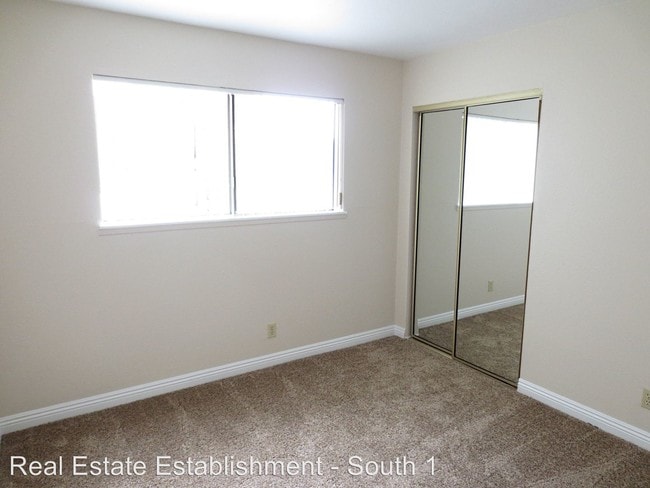 Building Photo - 505 Avenida Victoria