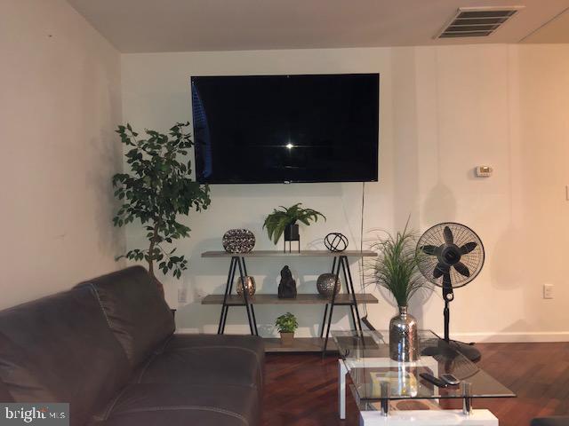 Family room - 103 S Market St