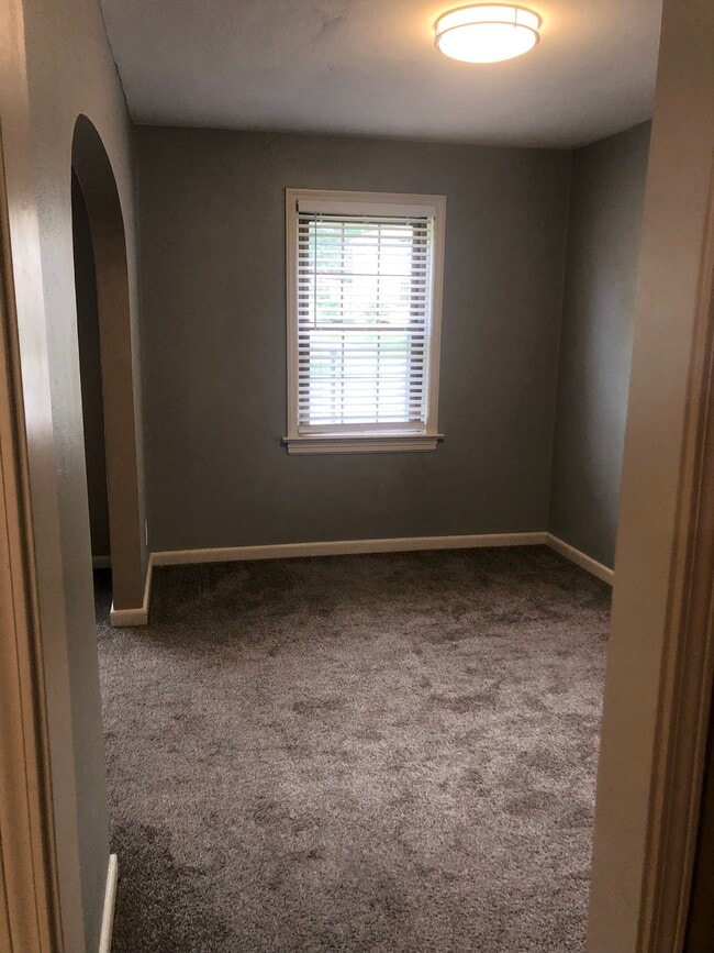 Building Photo - 11 St James Ct