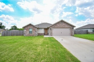 Building Photo - 1600 Gallant Fox Ln